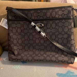 Coach Sig Zip File Xbody NWT